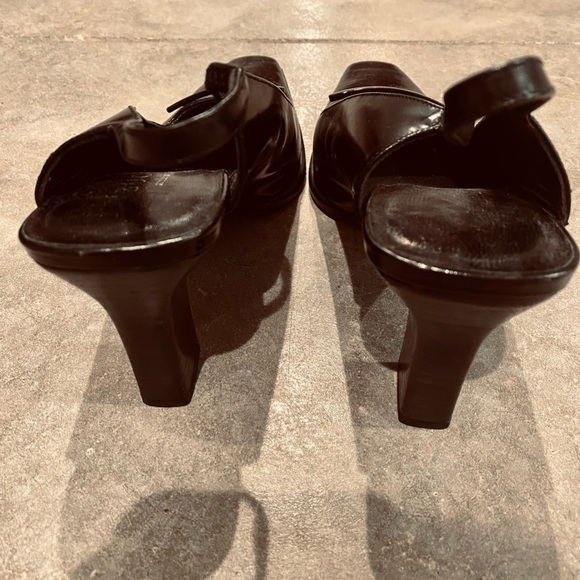 Beautiful black  VINTAGE GUCCI heels. Great condition! - Picture 2 of 3